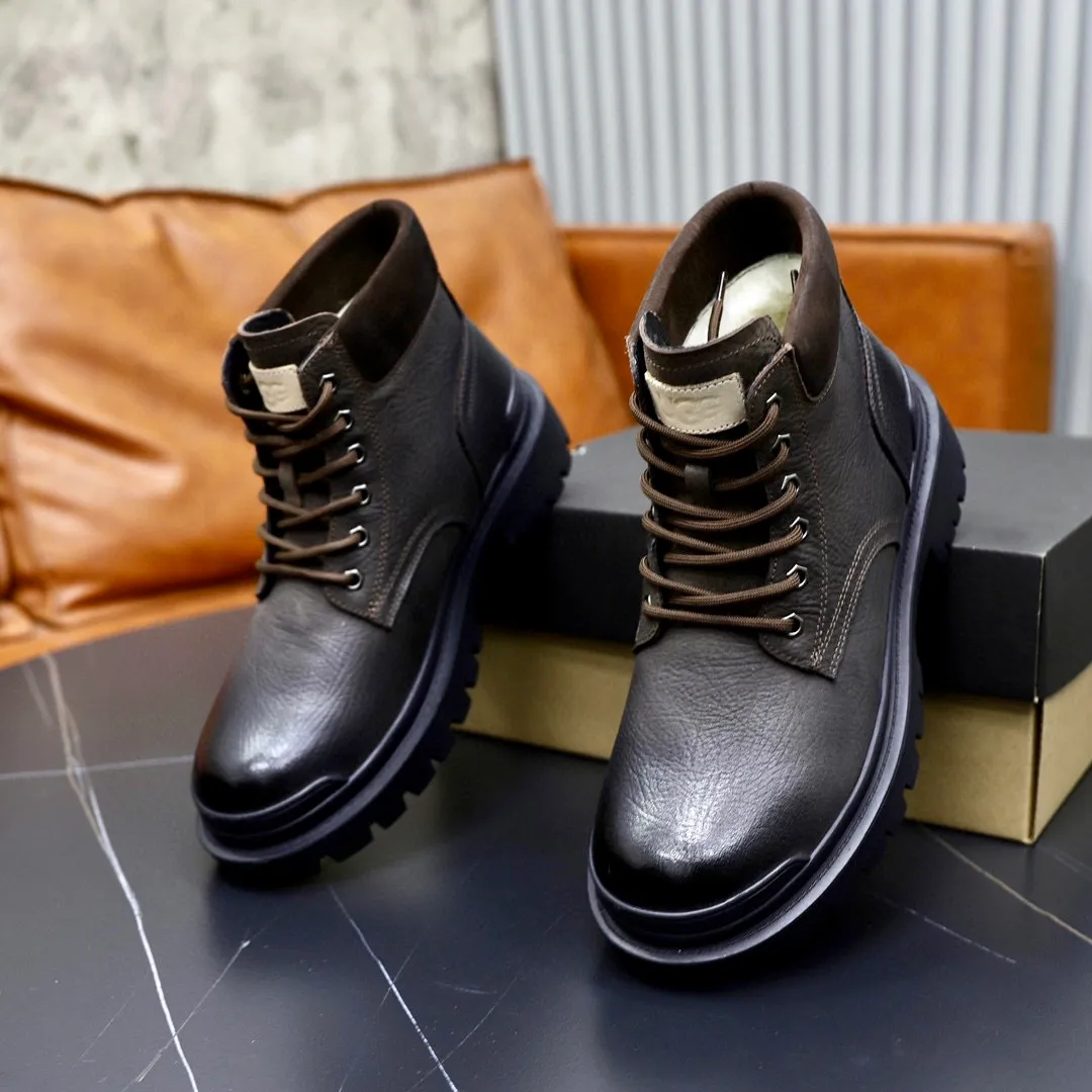 Ex-factory price: 640💰Thick wool imported from Australia Brand: UGG genuine purchasing agent Size: 38-44 Grade: Official website 1:1 Material: First layer of genuine leather waterproof and antifreeze upper Real wool lining Original non-slip soft wear-resistant outsole Style category: Men's casual shoes Trendy style Comfortable on the feet Color: Official website color synchronization